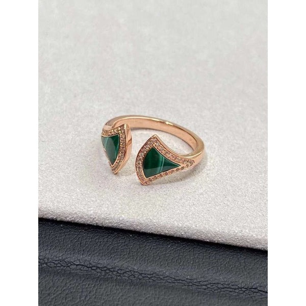 Malachite Divas Style Ring - Image 3