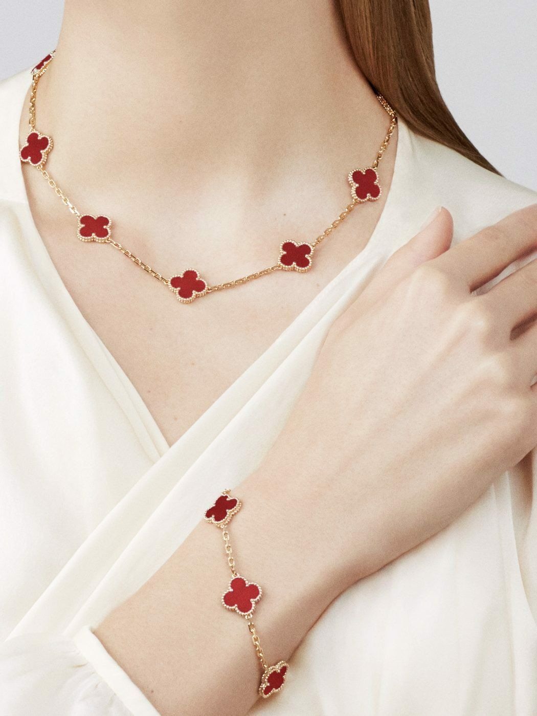 Carnelian 5 Motif Clover Bracelet - Image 2